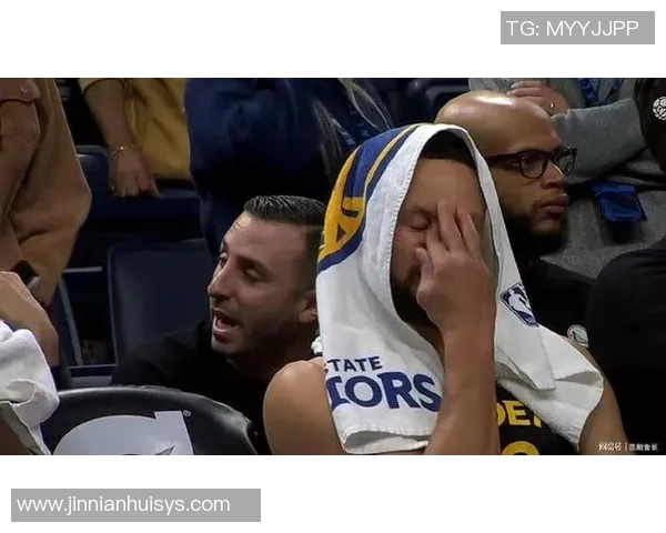 库里21分钟内狂砍31分31科尔笑容满面与其相视而笑 库里21分钟内狂砍31分31科尔笑容满面与其相视而笑