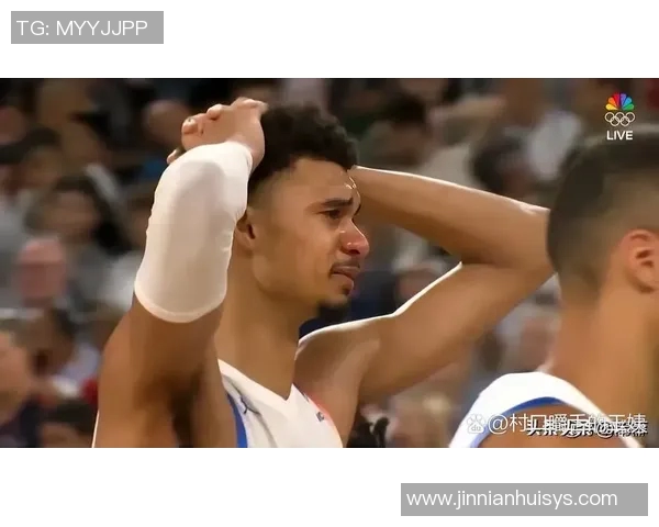 文班亚马全场表现抢眼尽管球队失利依然砍下32分7篮板5盖帽精彩表现令人赞叹