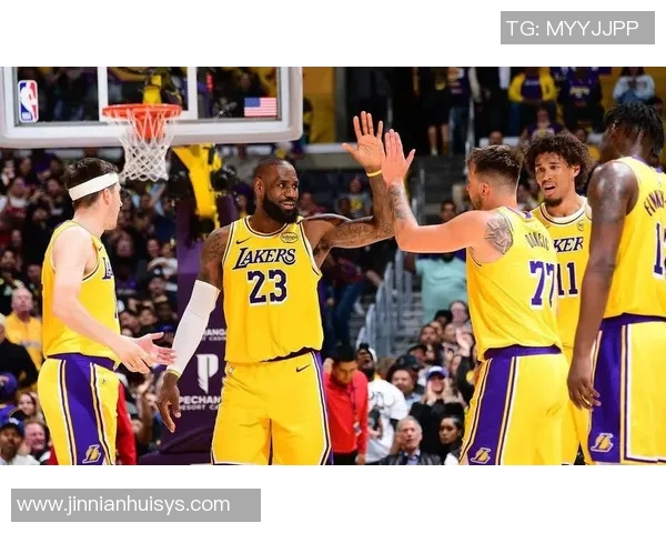 老詹是否该放弃背靠背比赛以保护身体女主持分析其对数据的执念 老詹是否该放弃背靠背比赛以保护身体女主持分析其对数据的执念