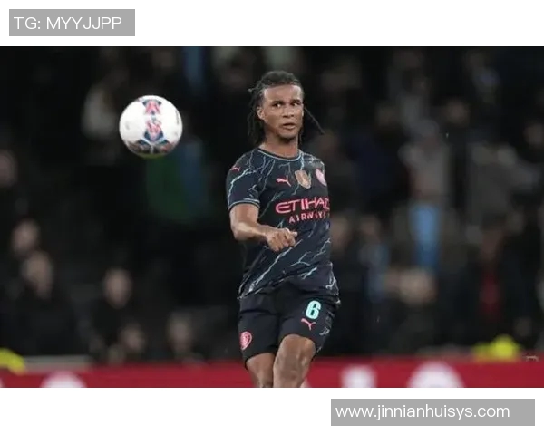 巴萨米兰关注曼城后卫阿克要价2000万不愿意租借 巴萨米兰关注曼城后卫阿克要价2000万不愿意租借